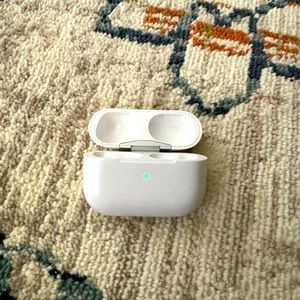 AIRPOD PRO 1st GEN airpod charging case ONLY